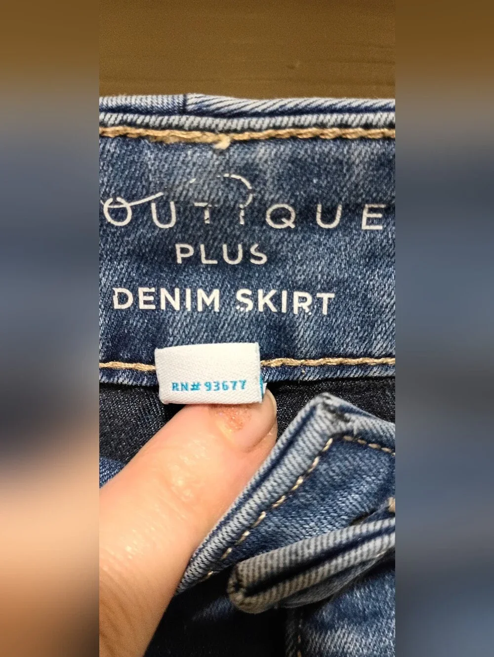 Boutique Plus denim skirt featuring a button-front design 16w GUC